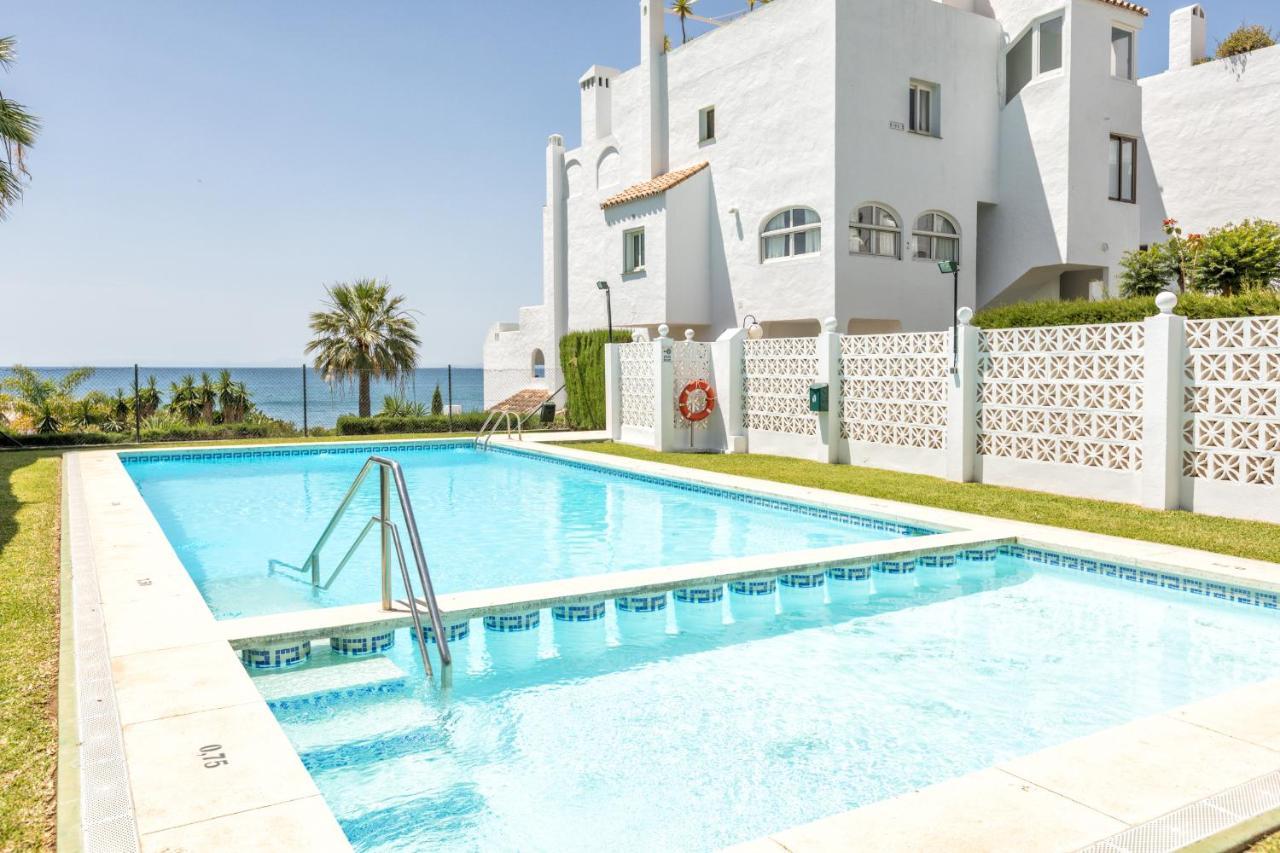 Front Sea View Apartment Estepona Exterior photo