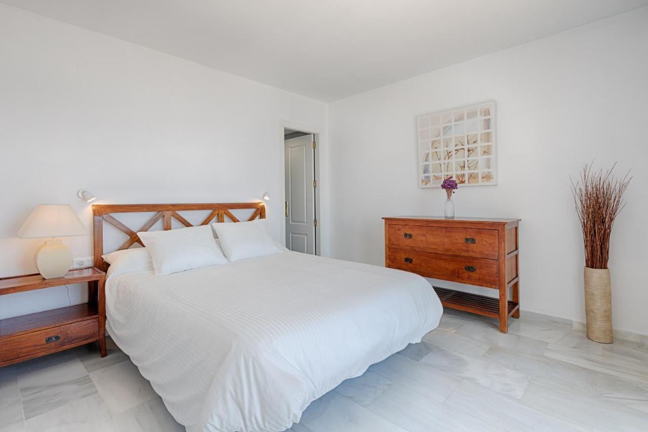 Front Sea View Apartment Estepona Exterior photo