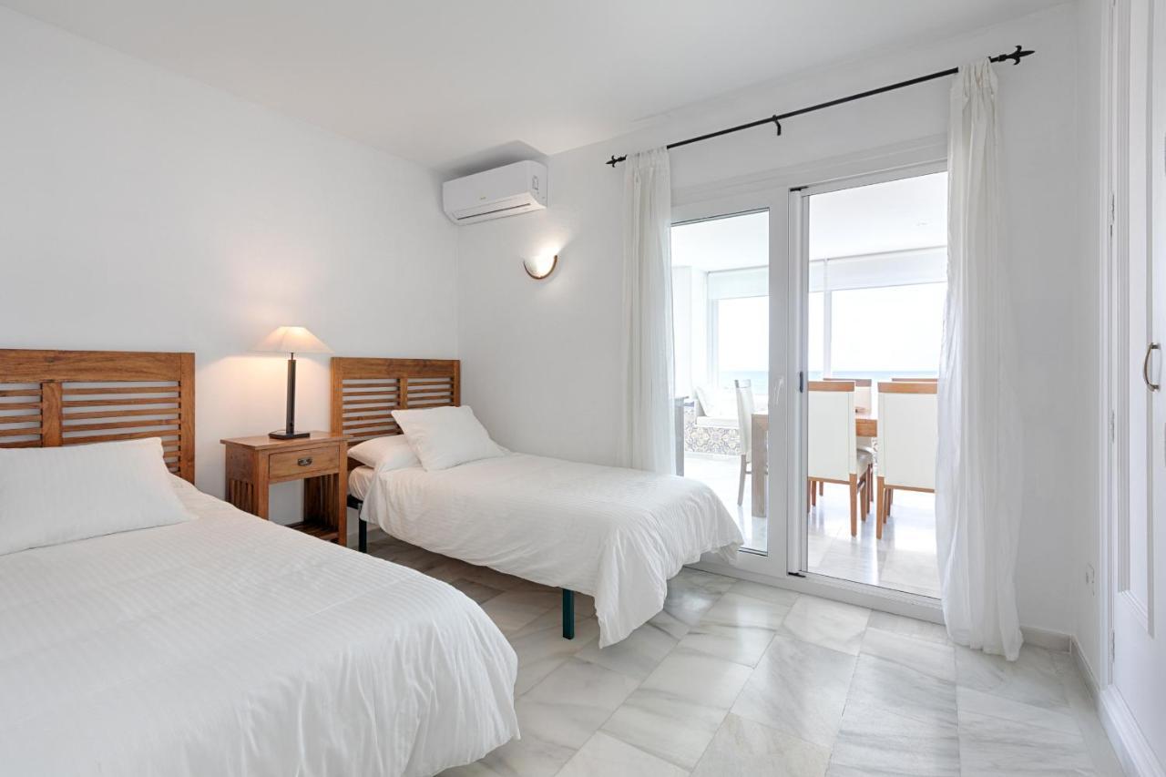 Front Sea View Apartment Estepona Exterior photo