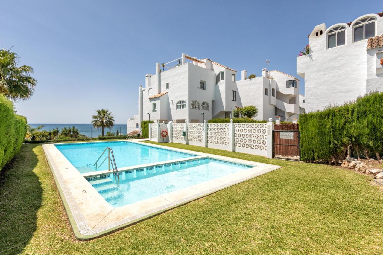 Front Sea View Apartment Estepona Exterior photo